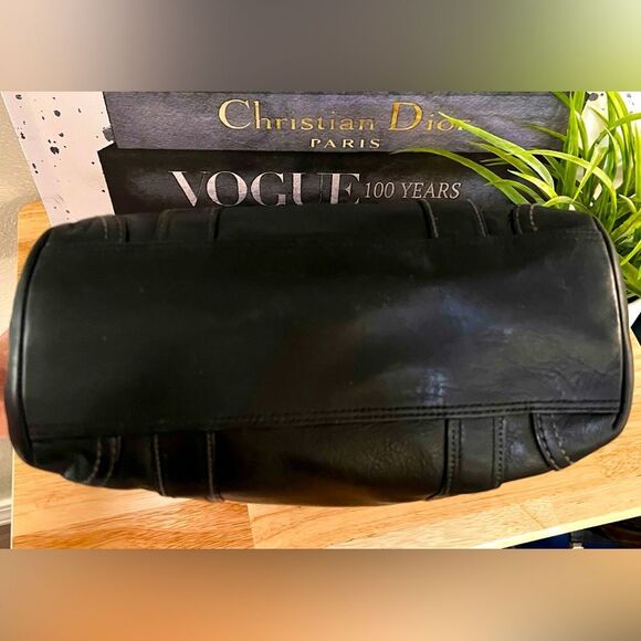 COACH Vintage Hampton Tote F10194 Black Glove Leather w/Silver hardware. - Picture 8 of 13